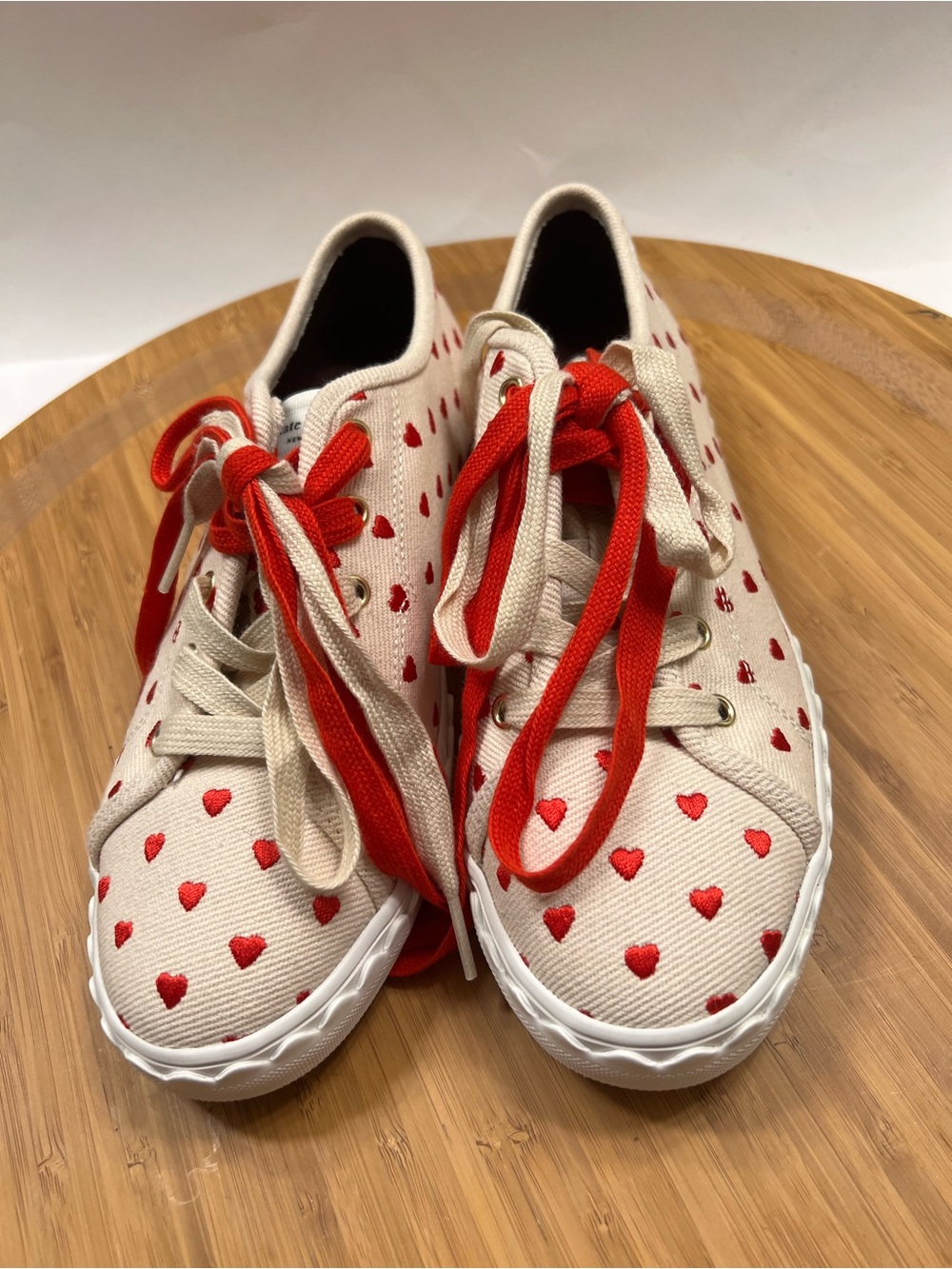 Kate Spade NY Vale Woman’s Canvas Heart Sneakers in Cream and Red SZ 7 B NEW